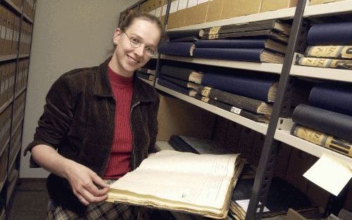 HARDERWIJK - Voor de gemiddelde Nederlander zijn de gemeentelijke archieven onbekend terrein. „Jammer”, vindt drs. H. van Aalst-Houbraken, archivaris van het streekarchivariaat Noordwest-Veluwe. - Foto Bram van de Biezen