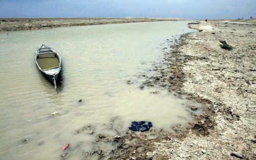 BAGDAD - Het is de bedoeling dat de moerasgebieden tussen de Eufraat en de Tigris hun oorspronkelijke vruchtbaarheid terugkrijgen. Ongeveer 90 procent van het moerasgebied, dat door veel historici wordt beschouwd als de plaats waar de bijbelse Hof van Ede