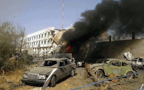 Bagdad - Chaos na aanslag op VN hoofdkwartier in Bagdad. Foto: AFP