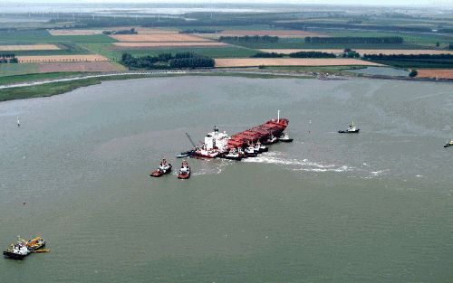 ANTWERPEN - Al jaren steggelen Vlaanderen en Nederland over uitdieping van de Westerschelde. De kwestie is weer opgelaaid naar aanleiding van de drie recente scheepsongelukken. - Foto ANP