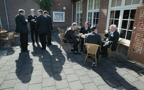 ELSPEET â€“ Er is op de Haamstedeconferentie tussen de lezingen door gelegenheid tot onderlinge ontmoeting. De driedaagse conferentie, die voor de negentiende keer werd gehouden, werd woensdagmorgen afgesloten. Foto RD, Anton Dommerholt