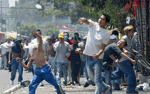 Een adviesorgaan van het Amerikaanse ministerie van Defensie gaf de regering enkele jaren geleden al het advies vooral de ontwikkelingen in Mexico, Colombia, Rusland en Saudi-ArabiÃ« op de voet te volgen. Foto: recent treffen in Mexico-stad tussen illegal