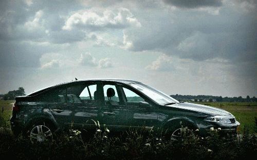 De nieuwe Renault Laguna nodigt uit tot doorrijden. Het onderstel is comfortabel geveerd en verwerkt oneffenheden in het wegdek adequaat. De besturingsinstallatie reageert echter indirect. Foto’s Henk Visscher en Frank van den Berg