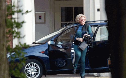 DEN HAAG â€“ Koningin Beatrix komt aan bij Paleis Huis ten Bosch in Den Haag nadat premier Balkenende vrijdag bekendmaakte dat prins Johan Friso en zijn verloofde Mabel Wisse Smit voor hun huwelijk geen toestemming vragen aan het kabinet. Daarmee ziet de 