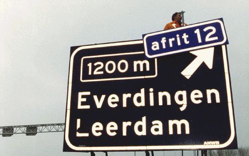 LEERDAM â€“ Niet meer de ANWB, maar de firma Tebodin gaat voortaan zorgen voor de bewegwijzering op de rijkswegen. Daarmee komt na 110 jaar een einde aan dit monopolie. Foto ANP