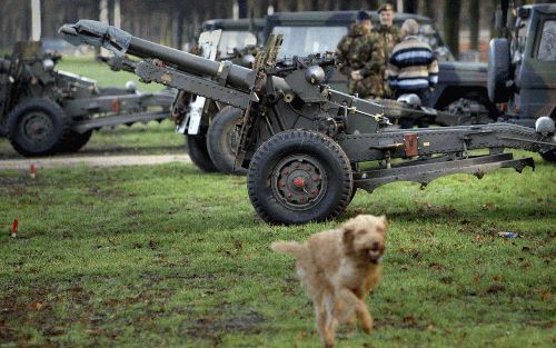 DEN HAAG â€“ De Gele Rijders oefenden eind november met het afvuren van saluutschoten. De kanonnen zullen 101 keer klinken na de geboorte van een prins of prinses. Foto ANP