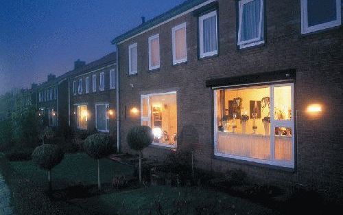 HAAKSBERGEN â€“ Een woningenblok in Haaksbergen is uitgerust met de verlichte huisnummers van HT Engineering. „In situaties dat iedere seconde telt kan de Home Safety Light levens redden.” - Foto HT Engineering