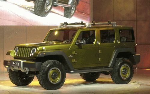 DETROIT - De Jeep Rescue, een conceptcar van DaimlerChrysler, op de jaarlijkse autoshow in Detroit. Volgens verkoopdirecteur Joe Eberhardt van Chrysler moet de aandacht van de auto-industrie weer naar de gewone personenauto uitgaan. - Foto EPA