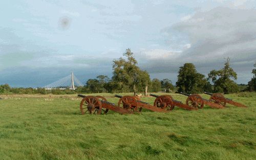 Kanonnen markeren de plek van Ierlands beroemdste veldslag, de ”battle of the Boyne"