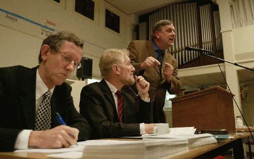 AMSTERDAM - In gebouw Hebron te Amsterdam hield de afdeling Amsterdam van de Gereformeerde Bond woensdagavond haar jaarvergadering. Thema van de bijeenkomst was: ”Het hellend vlak? De relatie tussen liturgie en prediking”. Sprekers waren ds. J. Harteman (