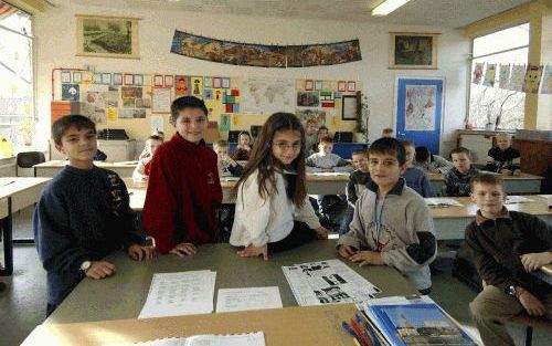 HARDERWIJK - De kinderen Hammo uit SyriÃ« zijn helemaal ingeburgerd op de Willem-Alexanderschool in Harderwijk. Toch moeten ze waarschijnlijk het land uit, omdat het gezin buiten de pardonregeling van minister Verdonk valt. V.l.n.r. Hamoedi, Ali, Hiba en 