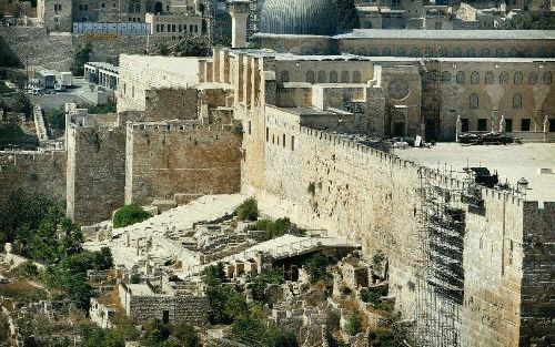 JERUZALEM â€“ Een IsraÃ«lische fotograaf heeft in het geheim foto en video opnames gemaakt op de plek waar op de Tempelberg in Jeruzalem gewerkt wordt aan een nieuwe moskee. Volgens archeologen die kennis hebben genomen van de opnames, is het nog maar een