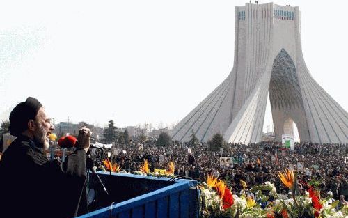 TEHERAN â€“ De Iraanse president Mohammed Khatami sprak gisteren op het Vrijheidsplein in de Iraanse hoofdstad Teheran zijn gehoor toe naar aanleiding van de 25e verjaardag van de islamitische revolutie. Volgens de staatsmedia woonden miljoenen IraniÃ«rs 