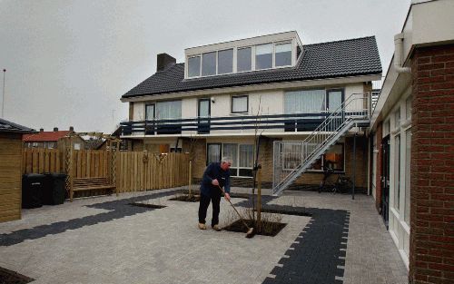 STAPHORST - Stichting Adullam voor gehandicaptenzorg opent zaterdag twee nieuwe voorzieningen in Staphorst waaronder een gebouw aan de Lindenlaan. Het onderkomen is een combinatie van een logeerhuis met een gezinsvervangend tehuis. Het ruime woonhuis was 