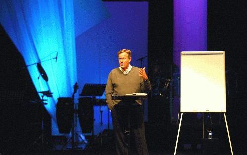 LELYSTAD â€“ Bill Hybels, voorganger van de Willow Creek Community Church (WCCC) in Chicago, sprak maandag tijdens de leiderschapsconferentie in Lelystad, georganiseerd door Willow Creek Nederland. „Jezus is de grootste communicatiedeskundige.” - Foto RD,