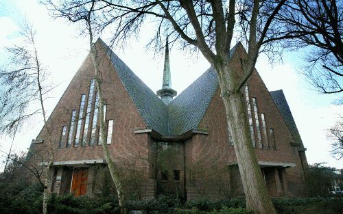 AMSTELVEEN - Het nieuwe pand van de hervormde gemeente in Amstelveen wordt vrijdagavond officieel in gebruik genomen. Het pand is afkomstig van de plaatselijke gereformeerde kerk, die door de SoW-fusie het gebouw niet langer nodig had. De hervormde gemeen