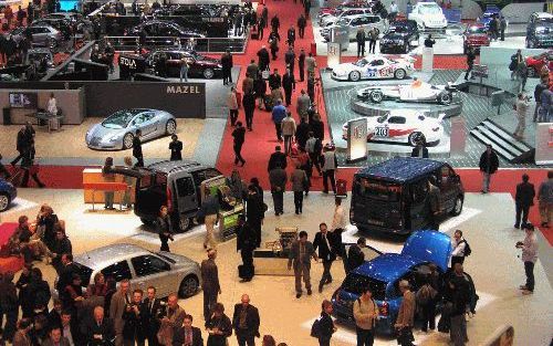 De Autosalon van GenÃ¨ve trekt jaarlijks zo’n 700.000 bezoekers. Voor autofabrikanten is deze beurs het podium om hun primeurs te presenteren. GenÃ¨ve biedt ook dit jaar een berg autonieuws. Foto RD