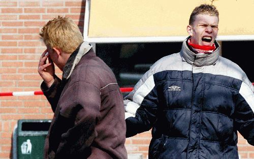 HEERENVEEN - Scholieren uitten dinsdag hun emoties na een steekpartij op hun school voor praktijkonderwijs, De Compagnie in Heerenveen. Door de steekpartij raakte een 17-jarige leerling uit Joure zwaargewond. Een 14-jarige verdachte uit Heerenveen is aang