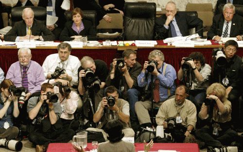 WASHINGTON â€“ De Amerikaanse veiligheidsadviseur Condoleezza Rice had donderdag niet alleen de belangstelling van de 11 septembercommissie, maar ook van de vele fotografen. Grote delen van haar getuigenis werden rechtstreeks uitgezonden op radio en tv. P