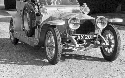 LONDEN â€“ Rolls Royce viert dit jaar een feestje. Honderd jaar geleden legden Charles Rolls en Henry Royce de basis voor het prestigieuze automerk. Foto: de legendarische Rolls Royce Silver Ghost uit 1907. Foto EPA