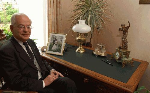 BODEGRAVEN â€“ Ds. E. M. Bakker, hervormd emeritus predikant te Bodegraven, staat morgen veertig jaar in het ambt. „Al van jongs af aan was er de begeerte om het Evangelie te verkondigen.” Foto Bram Gebuys