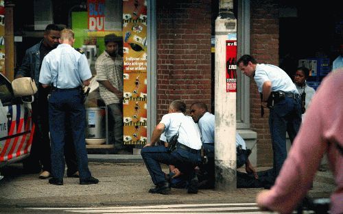 AMSTERDAM - Winkeldiefstal is een groot probleem. De totale schade op jaarbasis ligt inmiddels rond 1 miljard euro. Aanpak van het probleem blijft lastig, zo liet het PlatformDetailhandel woensdag weten. De opstelling van politie Ã©n politiek dient in de 