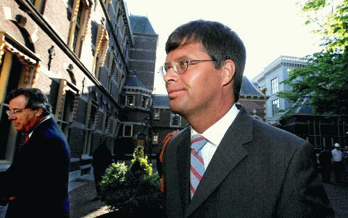 DEN HAAG: Premier Balkenende komt maandagochtend aan bij het Torentje in Den Haag voor topoverleg over het prepensioen en verlofsparen. Balkenende en minister De Geus van Sociale Zaken doen een poging om met de sociale partners de impasse in het overleg d