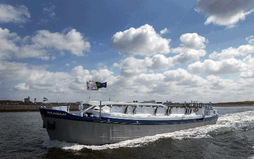 ROTTERDAM â€“ Met het nieuwe schip De Haaibaai transporteert Diergaarde Blijdorp oceaanwater naar de Rotterdamse dierentuin. Foto Joep van der Pal