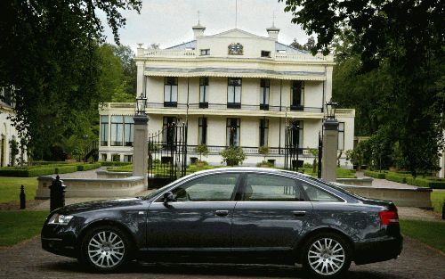 De designers van de A6 hebben de royale maten van deze Audi charmant weten te verpakken. Foto RD, Anton Dommerholt