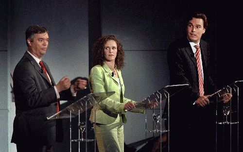 ROTTERDAM - Lijsttrekkers voor de verkiezingen van het Europees Parlement Jules Maaten (L, VVD), Sophie in t Veld (M, D66) en Camiel Eurlings (R, CDA) namen woensdagavond in Rotterdam deel aan een Europees lijsttrekkersdebat. Het debat werd georganiseerd 