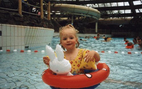 Boeken buiten het hoogseizoen heeft bij CenterParcs grote voordelen. De huur ligt dan een stuk lager en op het hele park is het rustiger. Ook in het zwembad hebben kinderen alle ruimte. Foto RD