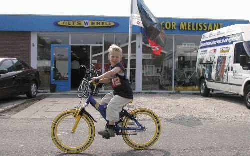 Menno Evers uit Herkingen is de winnaar van de RD actie ”Win een Batavus fiets”. De testrit viel positief uit. Foto Onno Evers