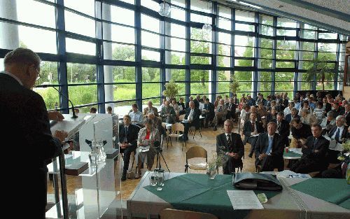 GOUDA â€“ De interactie tussen kerk en overheid was zaterdag het onderwerp van een studiedag georganiseerd door christelijke hogeschool de Driestar. Zo’n 120 aanwezigen luisterden naar lezingen van enkele prominente vertegenwoordigers uit kerk en politiek