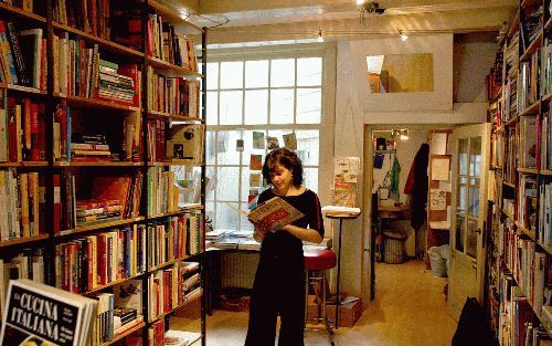 AMSTERDAM - De discussie over de vaste boekenprijs nadert haar ontknoping. De Tweede Kamer debatteerde woensdag over een wet die ervoor zorgt dat boeken een jaar lang in elke winkel hetzelfde kosten. - Foto RD, Sjaak Verboom