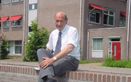 ZWIJNDRECHT â€“ Oranjekenner dr. C. R. van den Berg: „Ik heb nog nooit iemand onder de oudvaders aangetroffen die niet Oranjegezind was.” Foto RD