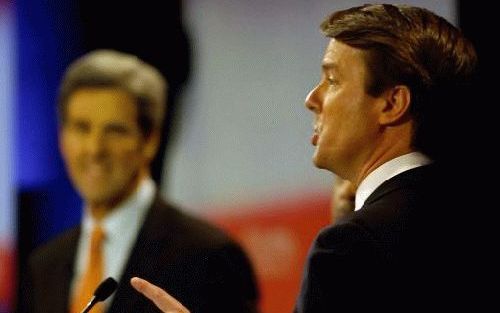 De Amerikaanse Democratische presidentskandidaat John Kerry heeft zijn voormalige rivaal senator John Edwards als ’running mate’ gekozen.