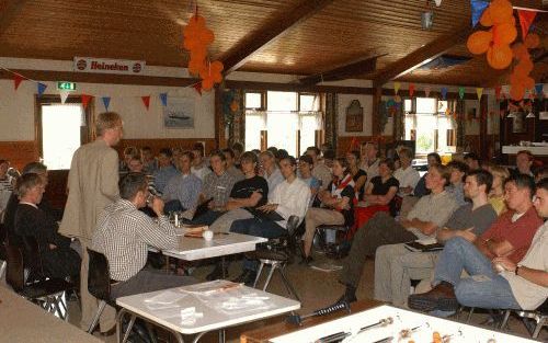 BRUINISSE â€“ De christelijke studentenvereniging CSFR besloot donderdag haar zomerconferentie 2004. Aan het forum namen, behalve de conferentiepreses, deel dr. S. Paas, missionair consulent binnen de Christelijke Gereformeerde Kerken, IZB studiesecretari