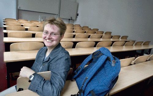 GRONINGEN - Dr. H. Veneman promoveerde op het rugzakje. „Scholen die inmiddels ervaring hebben opgedaan met de integratie van kinderen met beperkingen, zijn daarover positief.” - Foto Omke Oudeman