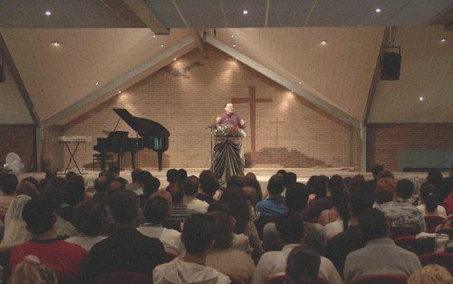 DALFSEN â€“ „Broeder Victor” was een van de sprekers op de conferentie voor Arabischsprekenden in Dalfsen, die vrijdag ten einde liep. „God spreekt tot mensen in hun eigen cultuur”, zegt de Libanees. „En dan is de westerse cultuur een heel andere dan de A