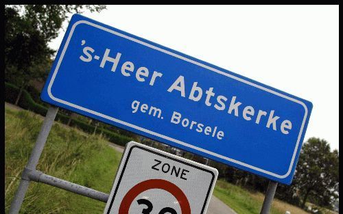 'S-HEER ABTSKERKE - Het gehucht met 518 inwoners ligt in natuurgebied de Poel, een laaggelegen gebied, bestaande uit een dunne laag zeeklei met daaronder een dik veenpakket. Het dorp kwam tot ontwikkeling op een hoger gelegen, smalle kreekrug. Foto RD, He