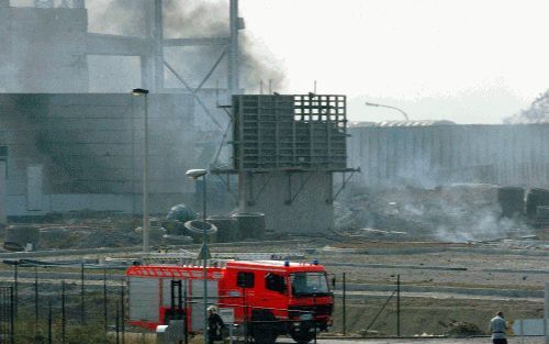 GELLINGEN - Een zware explosie van een gasleiding in het Waalse Ghislenghien of Gellingen heeft vrijdagochtend aan zeker vijftien personen het leven gekost. Verder zijn er zeker tweehonderd gewonden. Foto EPA