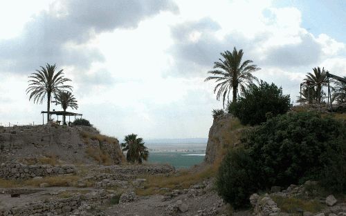 Megiddo is een van de belangrijkste archeologische plaatsen in IsraÃ«l. Een expeditie van het OriÃ«ntaalse Instituut van de universiteit van Chicago groef er in de jaren 1925 tot 1935 een doorsnede van de hoogste tot de laagste archeologische laag. Daarbi