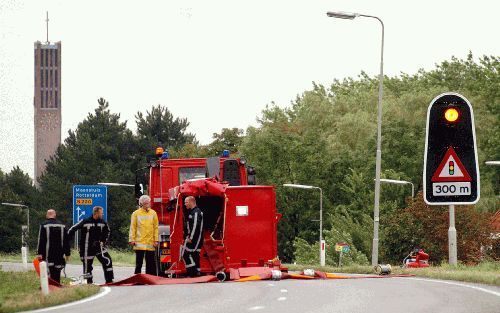 MAASDIJK â€“ Wegens zware regenval heeft het hoogheemraadschap Delfland noodpompen ingezet. De brandweer in Maasdijk pompte verschillende sloten in het dorp gedeeltelijk leeg om te voorkomen dat huizen en straten onder water zouden komen te staan. De door