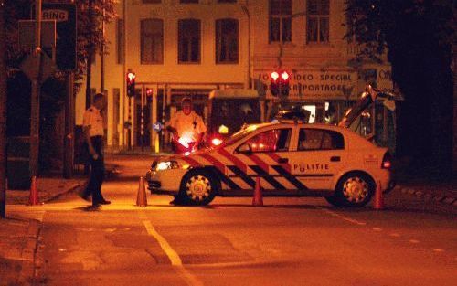 ROOSENDAAL - De politie zet in de nacht van dinsdag op woensdag het centrum van Roosendaal gedeeltelijk af. De afzetting houdt verband met invallen op twee adressen in de stad. De Nationale Recherche heeft mogelijk een verdachte van de aanslag in Madrid o