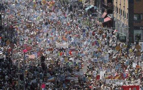 NEW YORK - Duizenden demonstranten op de been in New York, waar maandag de Republikeinse conventie van start gaat. Foto EPA