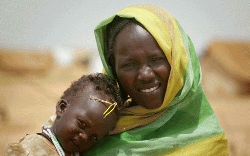 TOULOUM â€“ Jamila Abdelkarim met haar dochtertje. Foto RD, Anton Dommerholt