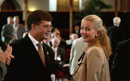 DEN HAAG - Premier Balkenende en prinses Mabel hebben een onderonsje in de Ridderzaal in Den Haag. Daar werd dinsdag een conferentie over Europese waarden en normen gehouden. Zie ook pagina binnenland. - Foto ANP