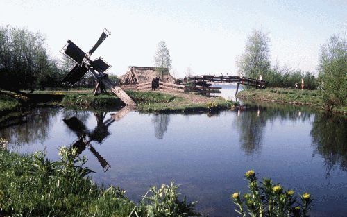 Een tjaskermolen in natuurgebied De Weerribben. Deze molen werd gebruikt door veenarbeiders. Foto ANP