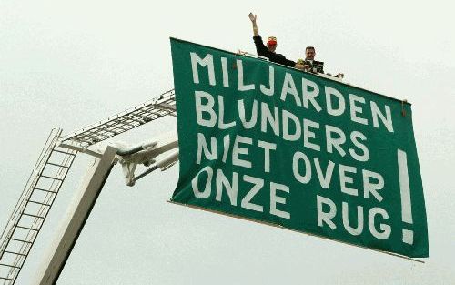 HEERLEN â€“ Duizenden actievoerders betoogden donderdag in het centrum van Heerlen tegen de kabinetsplannen. Foto ANP