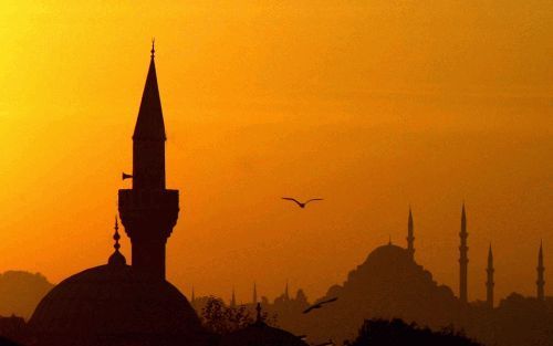 ISTANBUL â€“ Opname van de Turkse stad Istanbul, het oude Byzantium. Binnen de EU is overwegend positief gereageerd op de aanbeveling om uitbreidingsonderhandelingen te openen met Turkije. Met name van de christen democraten zijn er kritische geluiden. Fo